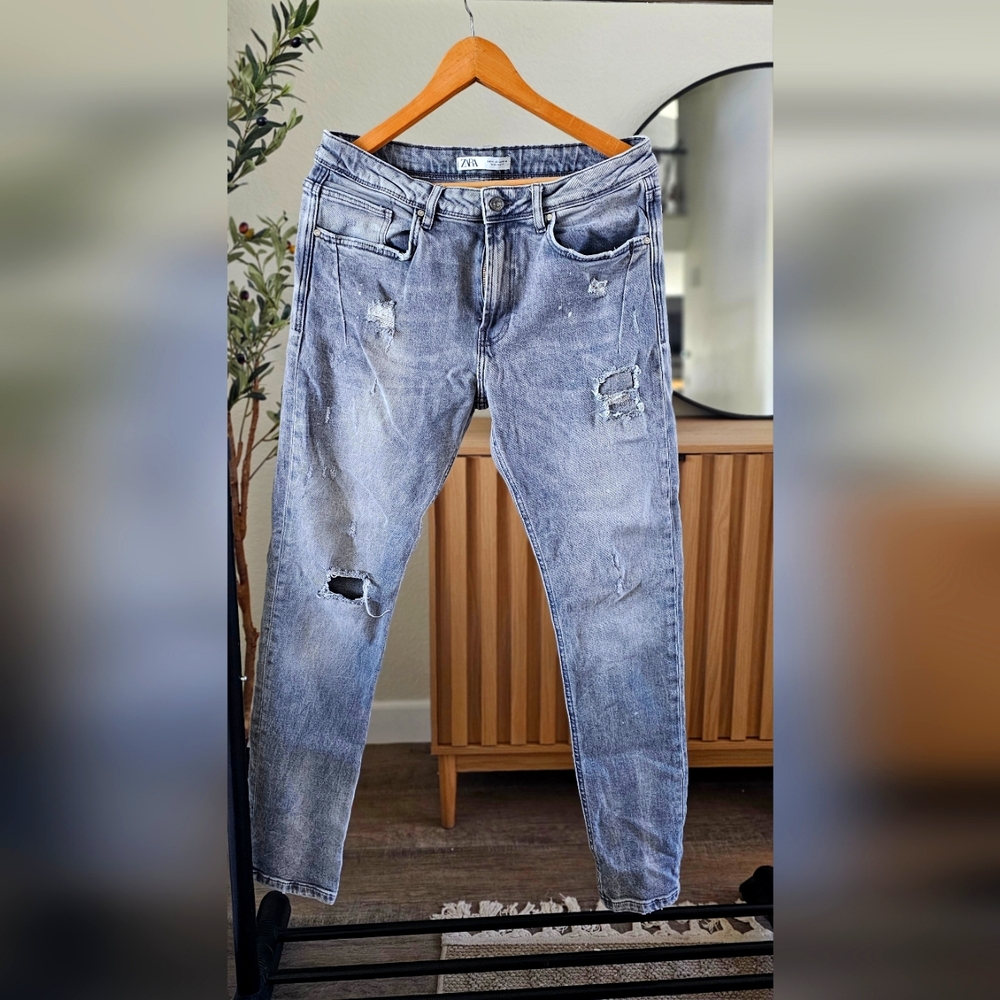 Zara Distressed skinny jeans